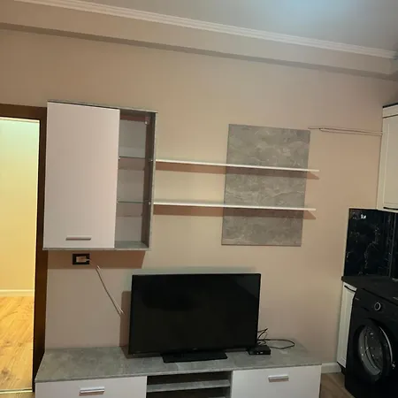 Kristos Xhialli Guest house *